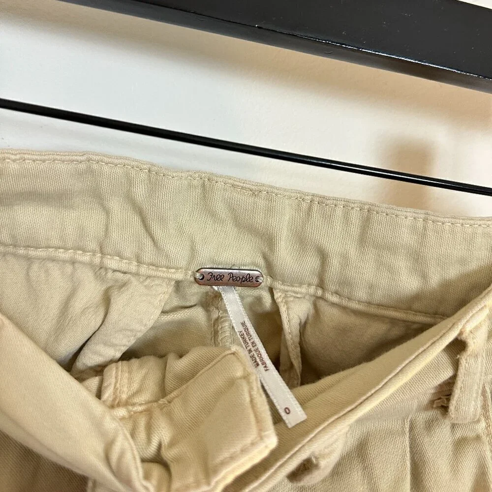 FREE PEOPLE Billie Chino Shorts in Almond Milk Size US 0